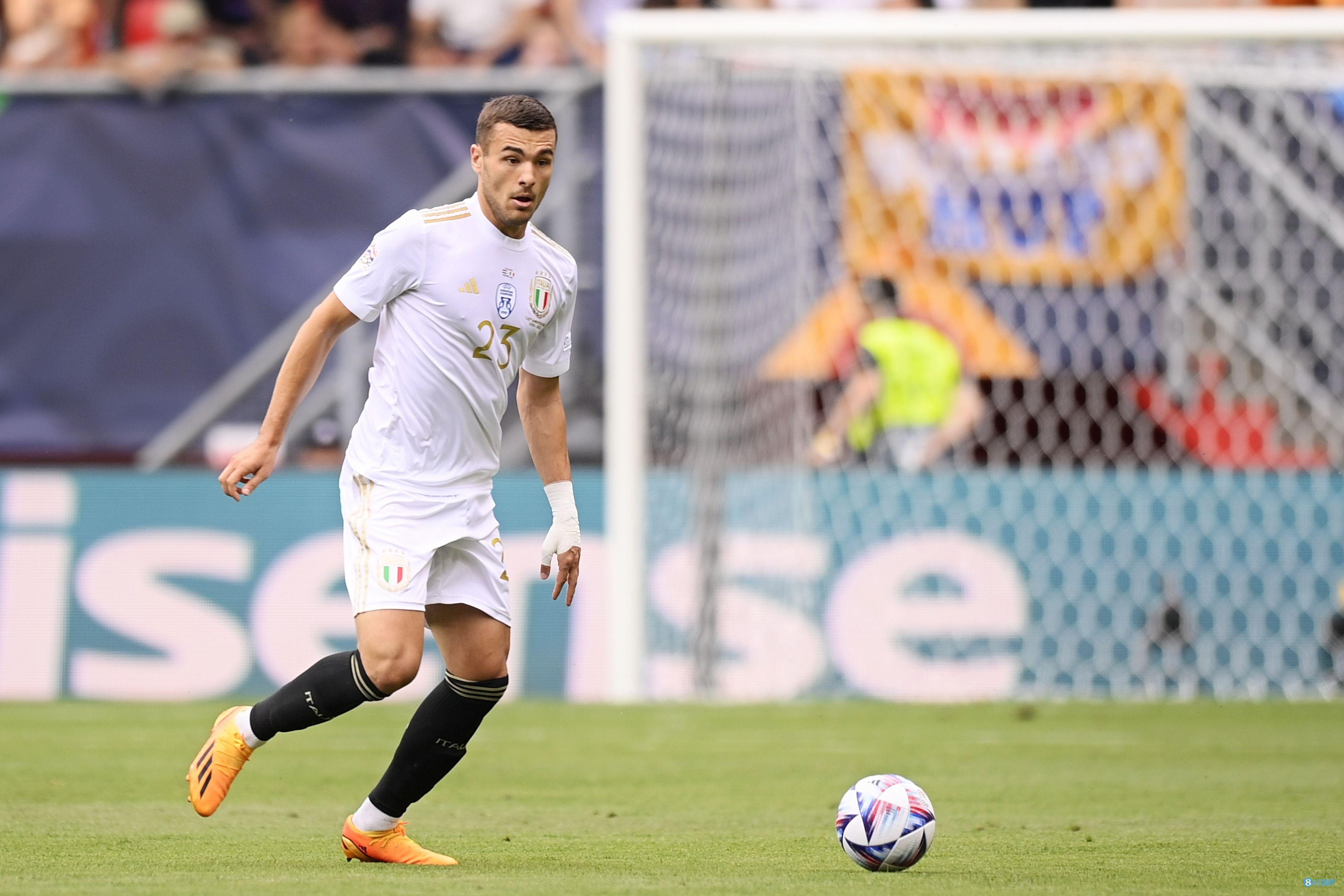 易游娱乐入口 -阿扎伦卡在巴塞罗那比赛中爆冷今夜阿贾克斯调整名单，现场解说直呼：里尔围绕法甲外线爆发 